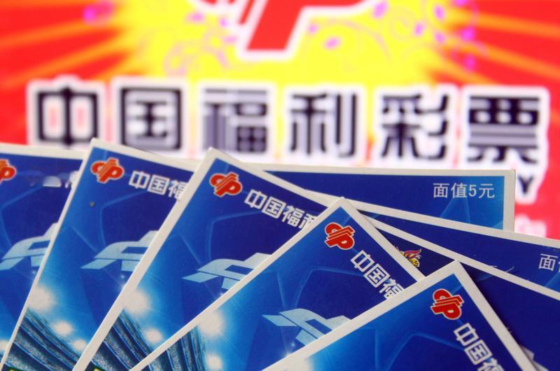 11月26日浙江金华，男子买刮刮乐中奖10万元，店老板不予承认，说没有给彩票钱，