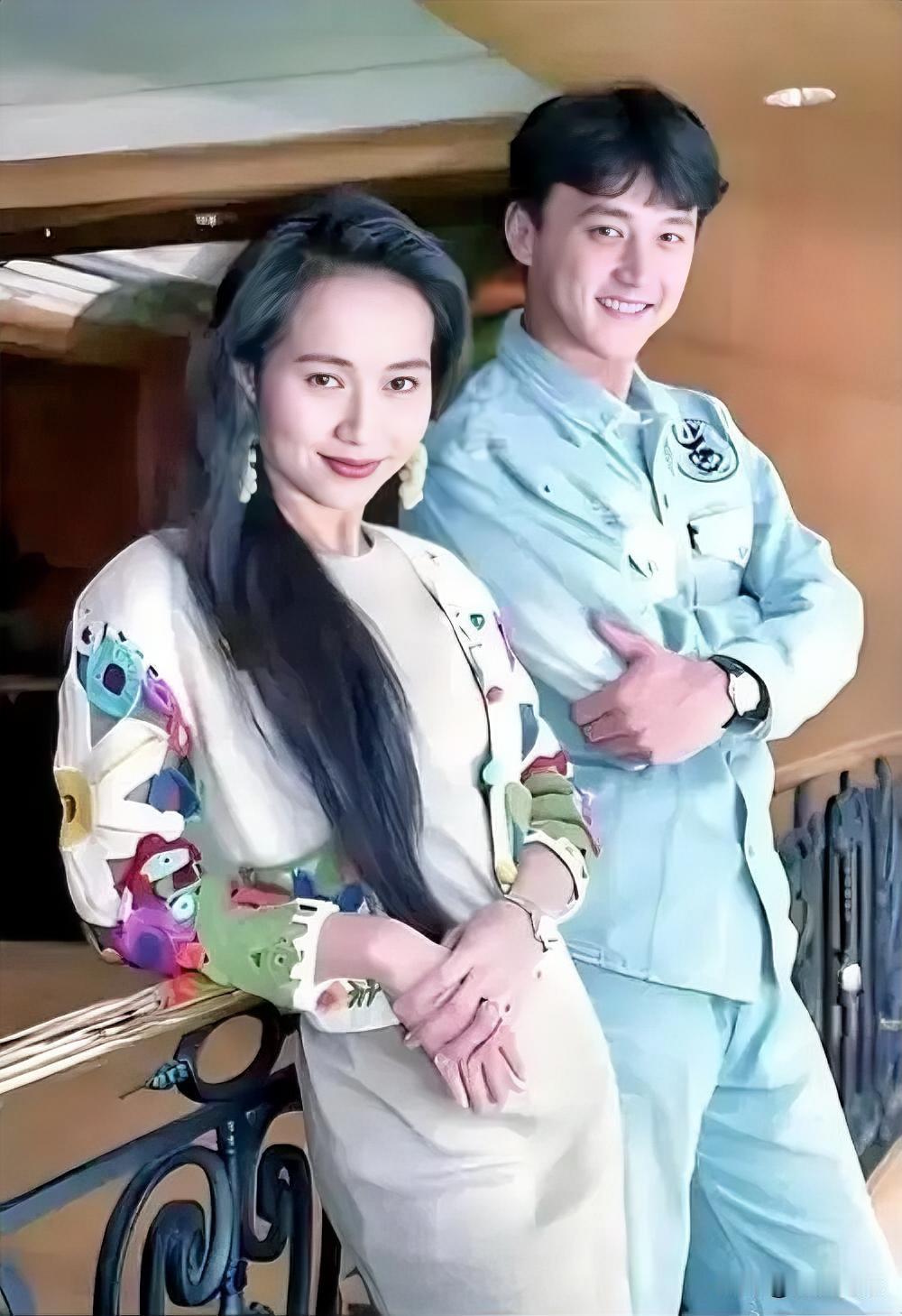 哦……许仙叶童也有这么千娇百媚的一面呢……看着好不习惯啊！