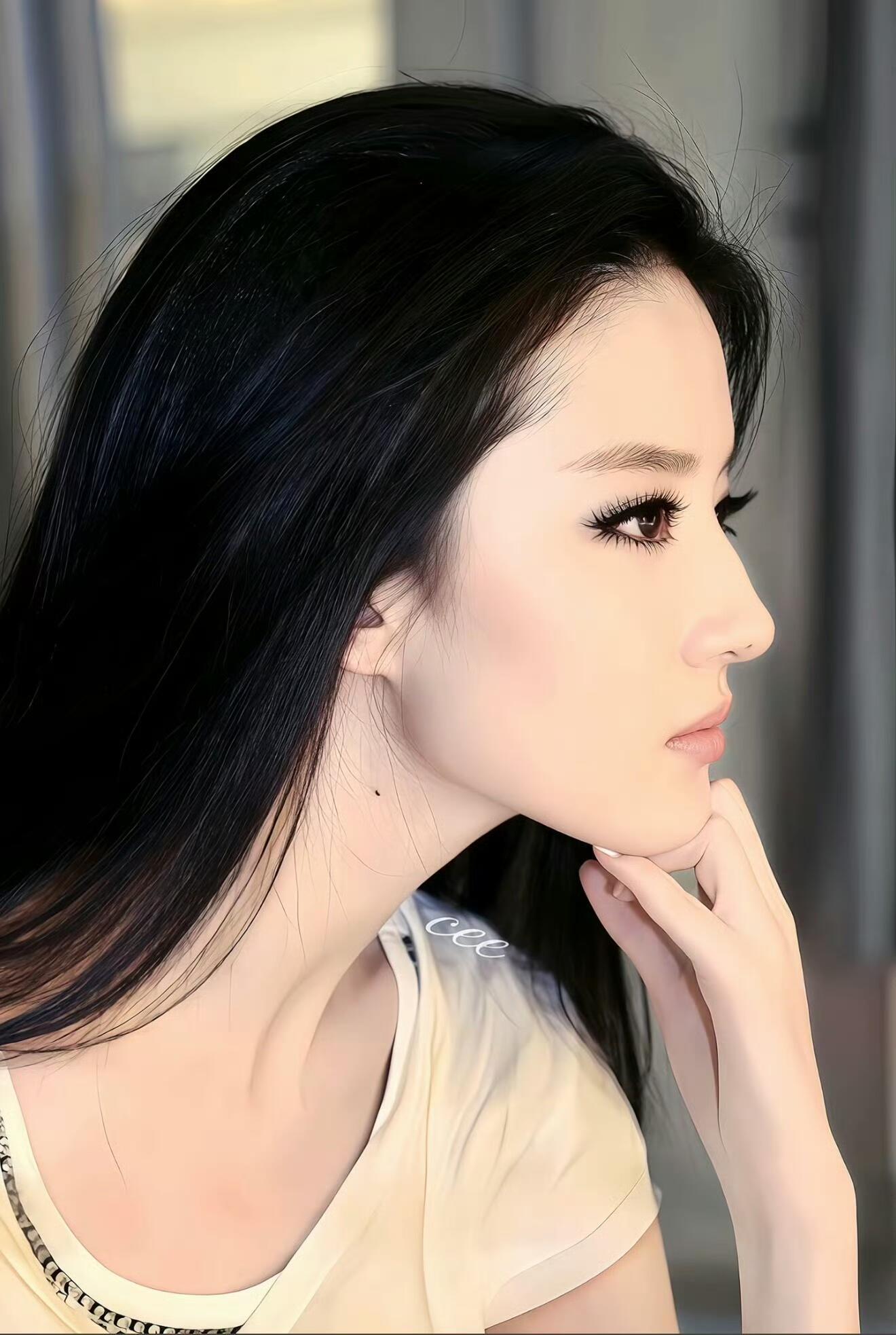 为什么现在不流行这种假睫毛眼妆了…
