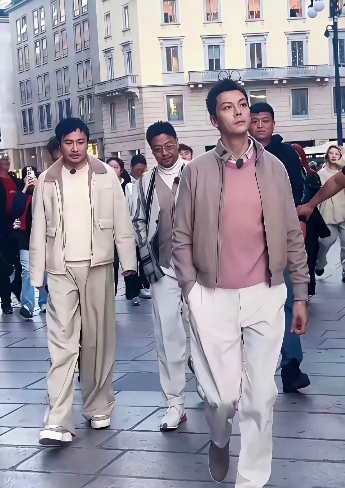 怪不得贾冰要减肥，这是减了个肥吗？这简直是换了一个人一样 