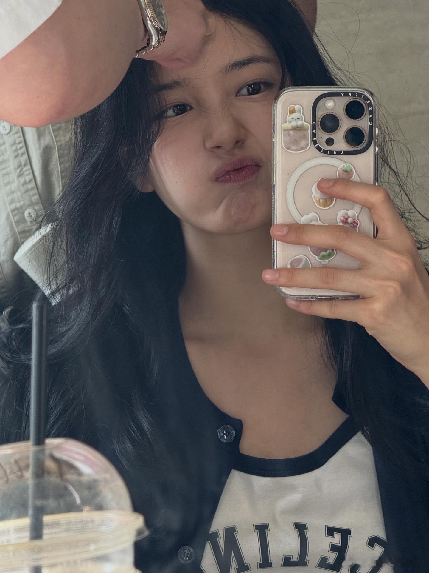 秀智ins更新 人生赢家就是这样美丽🥰 ​​​
