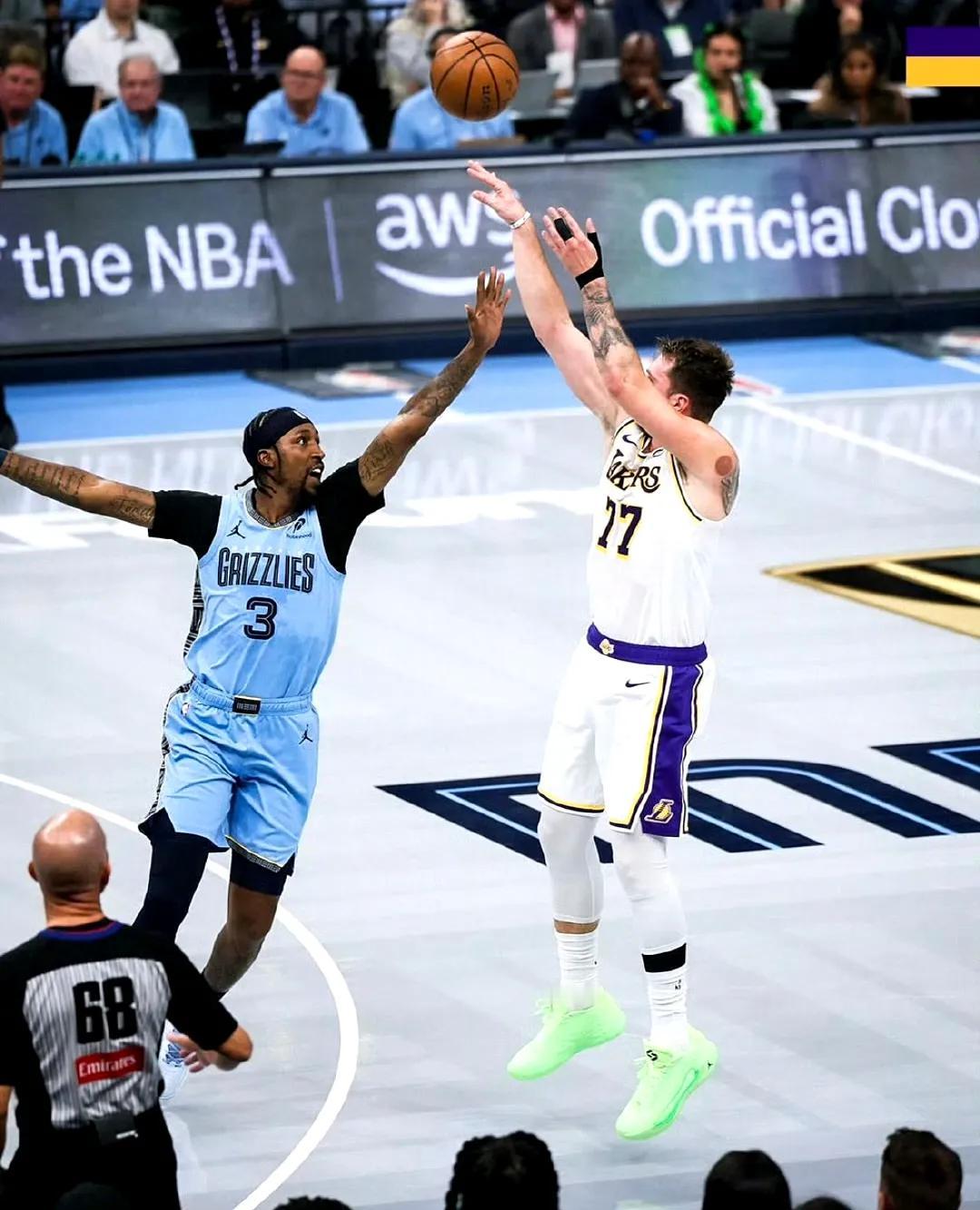 44+12+6
67%的真实命中率
感觉越来越强了，东契奇还在进步，得分如探囊取