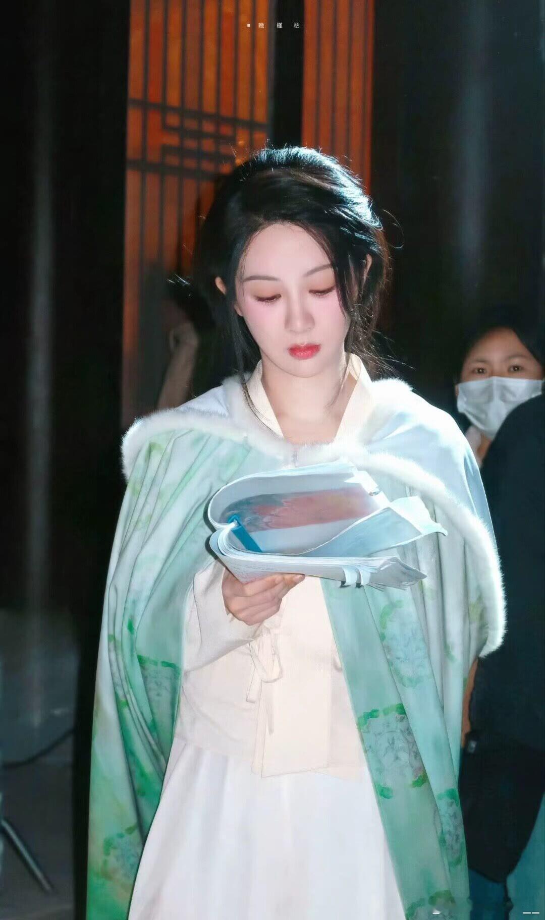 白玉兰 提携新人，我觉得杨紫最值得，她一直很敬业，用心在演戏。 ​​​