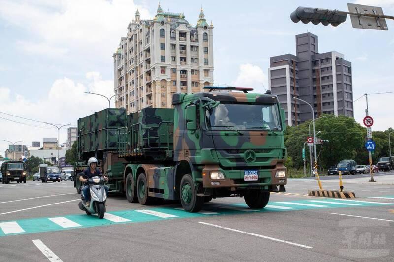台军自6月22日-26日执行的“立即备战操演”，虽然没放一枪，但也有几个特点：一