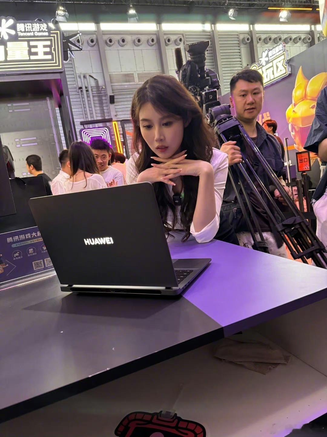 #华为出游戏本了# 还以为华为跟苹果一样只做轻薄商务本，没想到游戏本也要来了，真