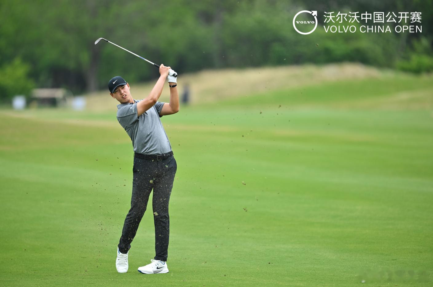沃尔沃中国公开赛的神仙挥杆 在沃尔沃中国公开赛春意盎然的绿草地上，高尔夫选手们每