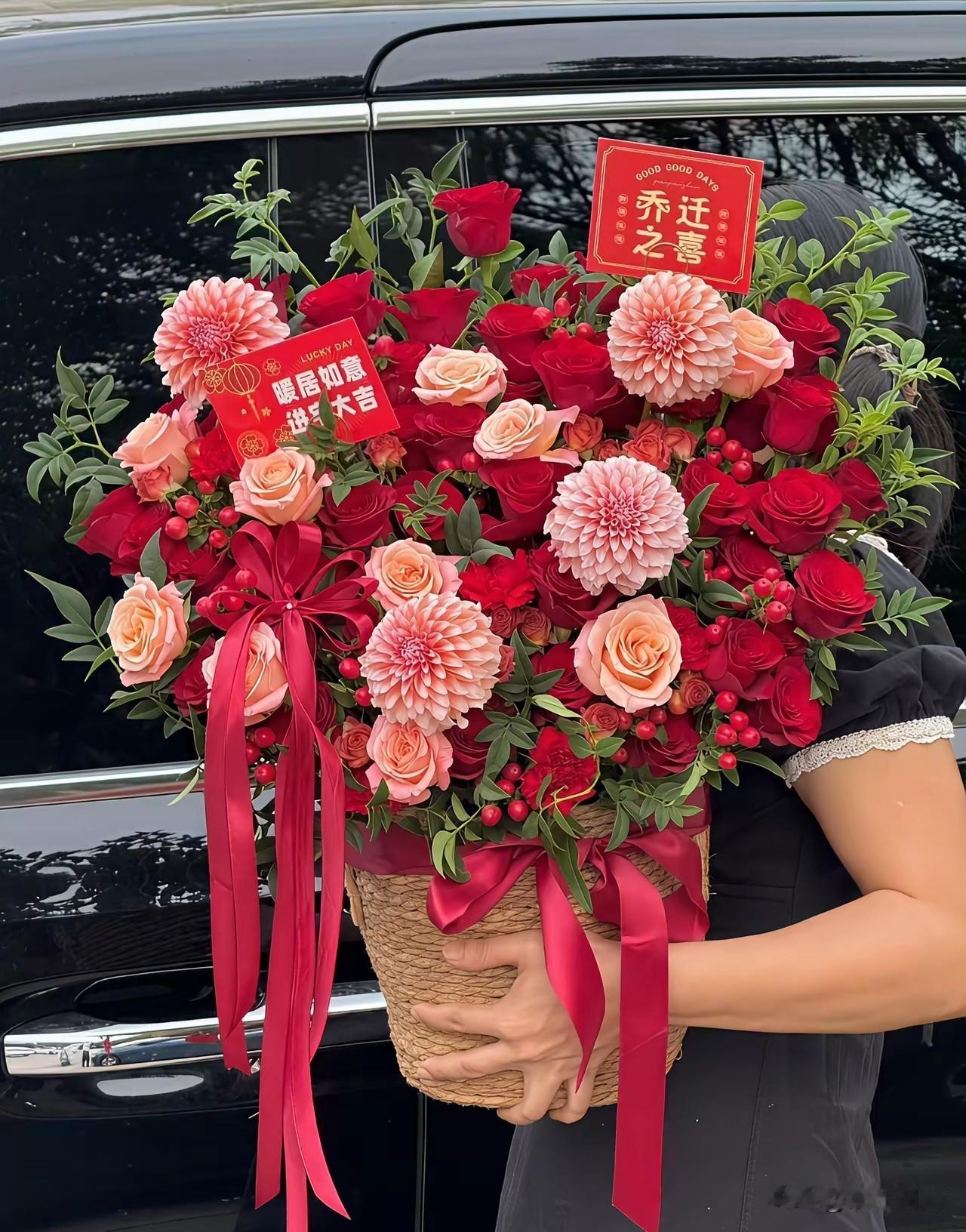 在长沙，恭贺乔迁之喜，随多少礼金合适？
我和前妻琦琦离婚好几年了，当年她嫌我穷，