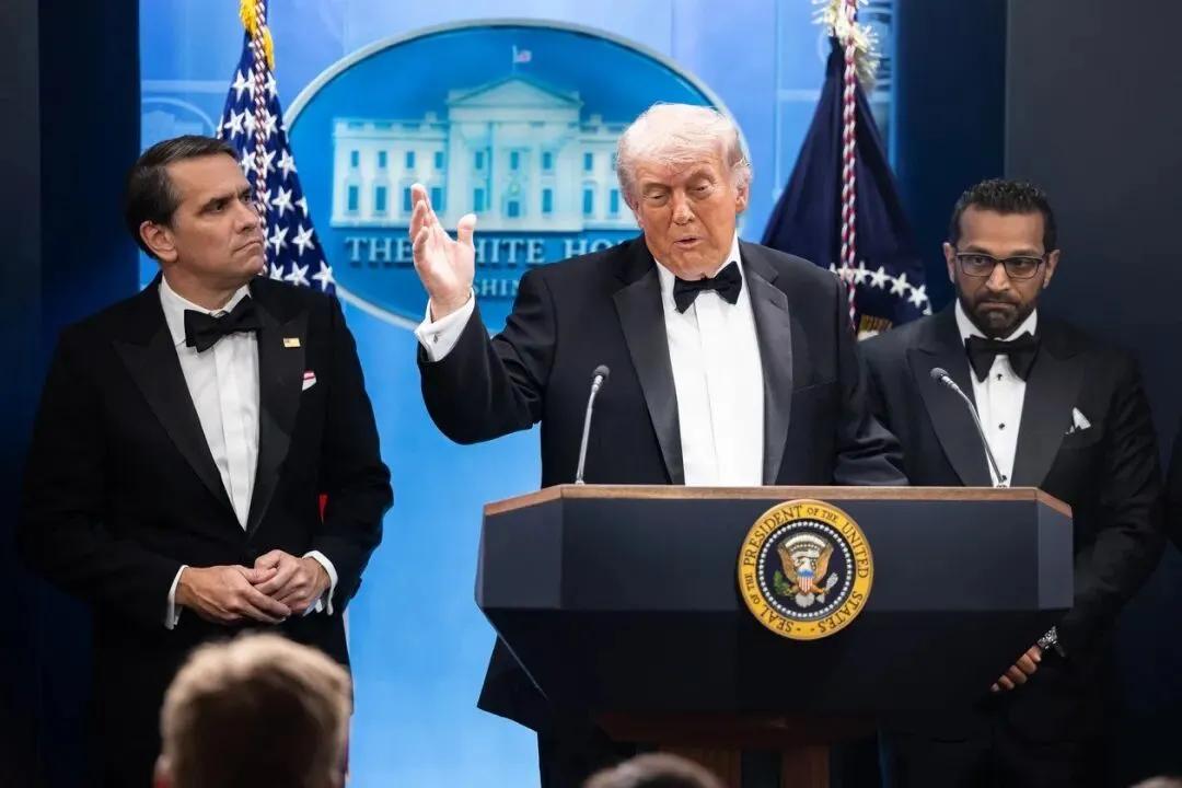 美国特朗普险遭枪击，台岛赖清德第一时间献殷勤，表示慰问。

4月25日晚，华盛顿