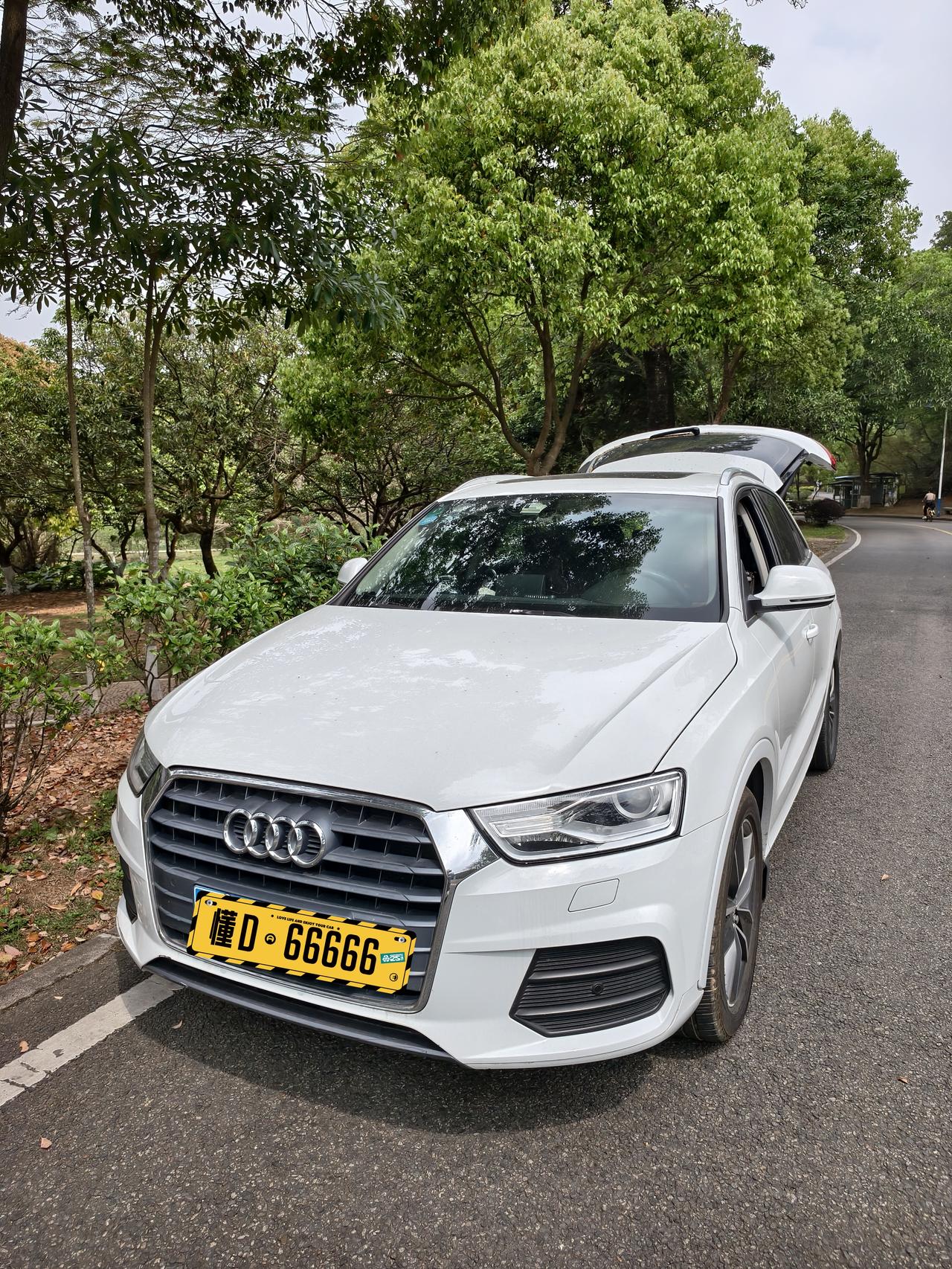 当年拿了驾照，身边人都劝我：第一辆车别买贵的，买个二手的练手，刮了蹭了不心疼。可