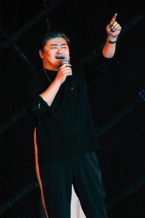 2019 年，刘欢参加湖南卫视《歌手》节目，录制期间做了一件事 —— 以个人名义