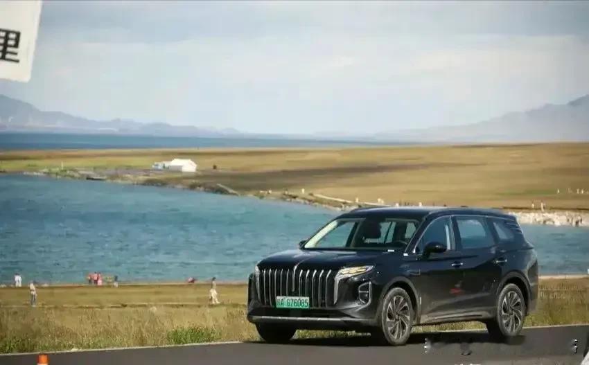 红旗HS7 PHEV，作为超级混动智慧旗舰SUV，以卓越技术实力和前瞻设计理念，