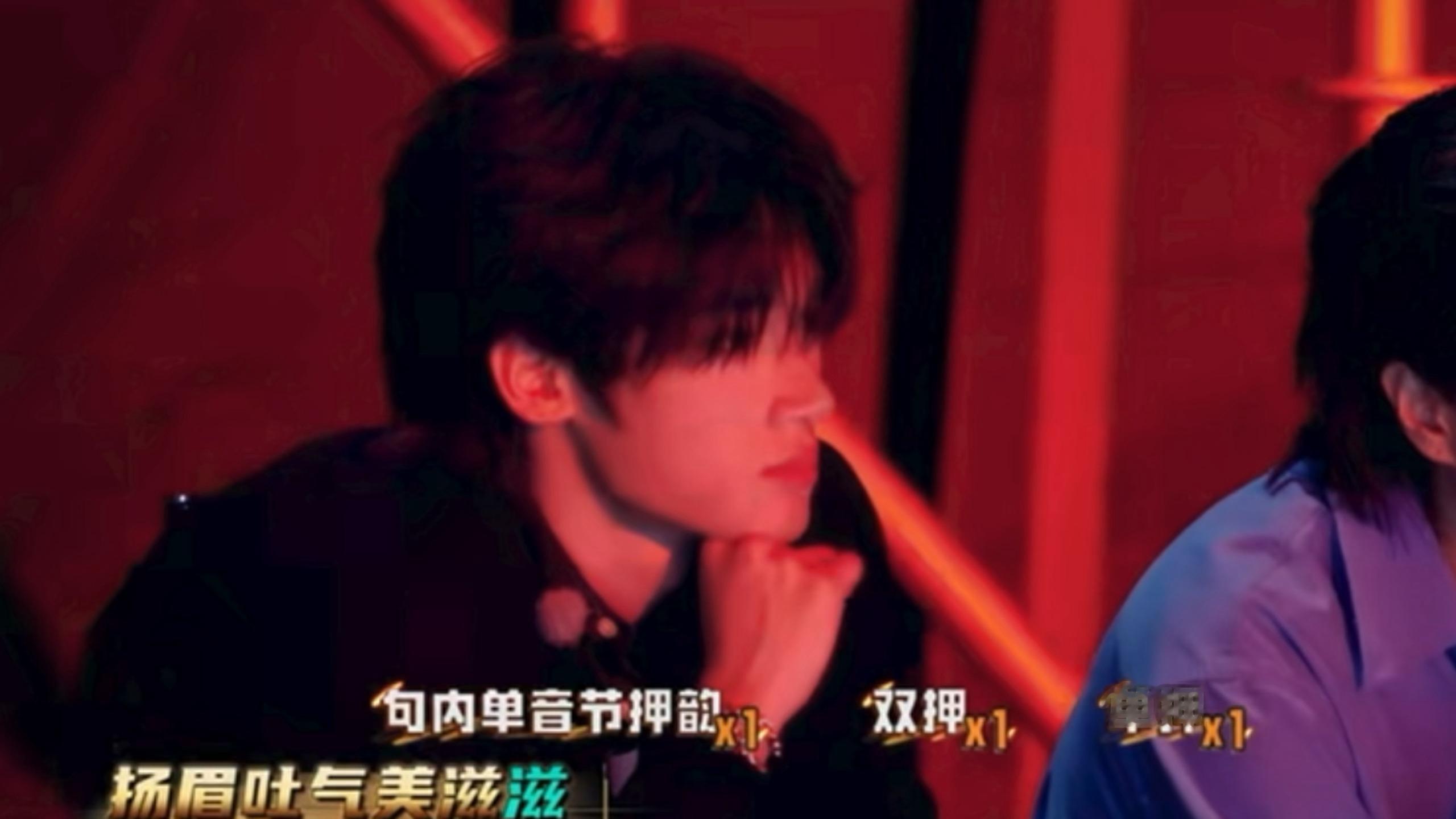 观演区最乖之人 