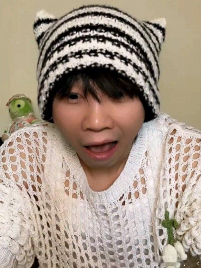 白举纲反向repo第一人 妈呀！粉丝给白举纲精心准备了生日祝福ID视频，他在微博