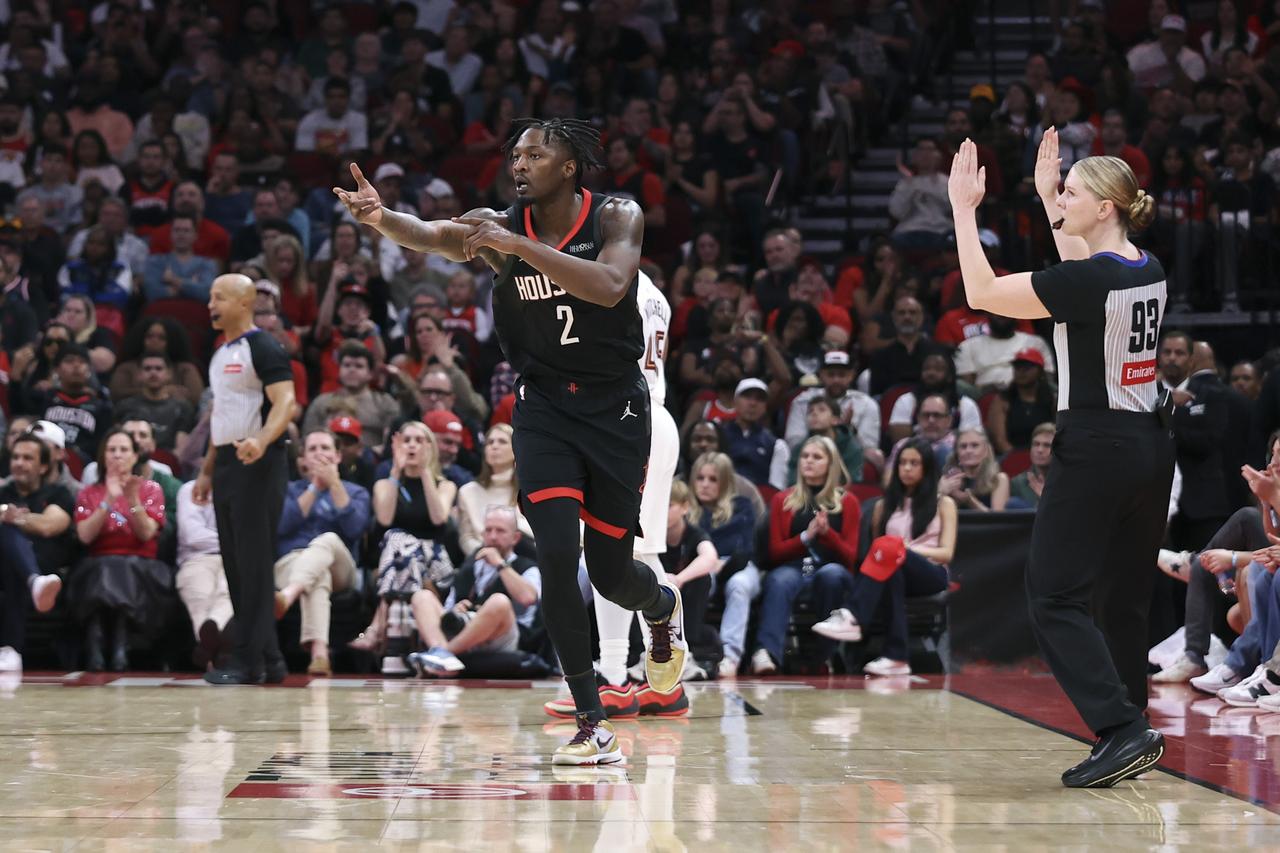 谈到芬尼.史密斯，火箭主帅乌度卡说：“芬尼-史密斯（电风扇）缺阵背靠背比赛（周四