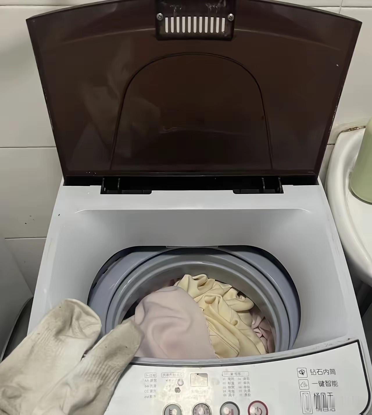 现在的儿子儿媳，太没人情味了。
 
我今年六十三了，上个月刚从儿子家回来，在火车