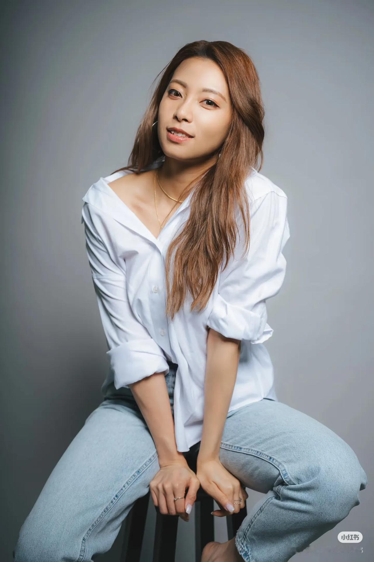 话说近几年有许多港姐都凭借着自我运用社交媒体的优势，从而为自我积累了不少的人气，