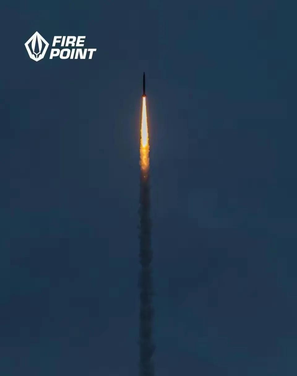 场面震撼，乌克兰弹道导弹深夜试射，专治火力不足恐惧症！

乌克兰一家国防公司半夜