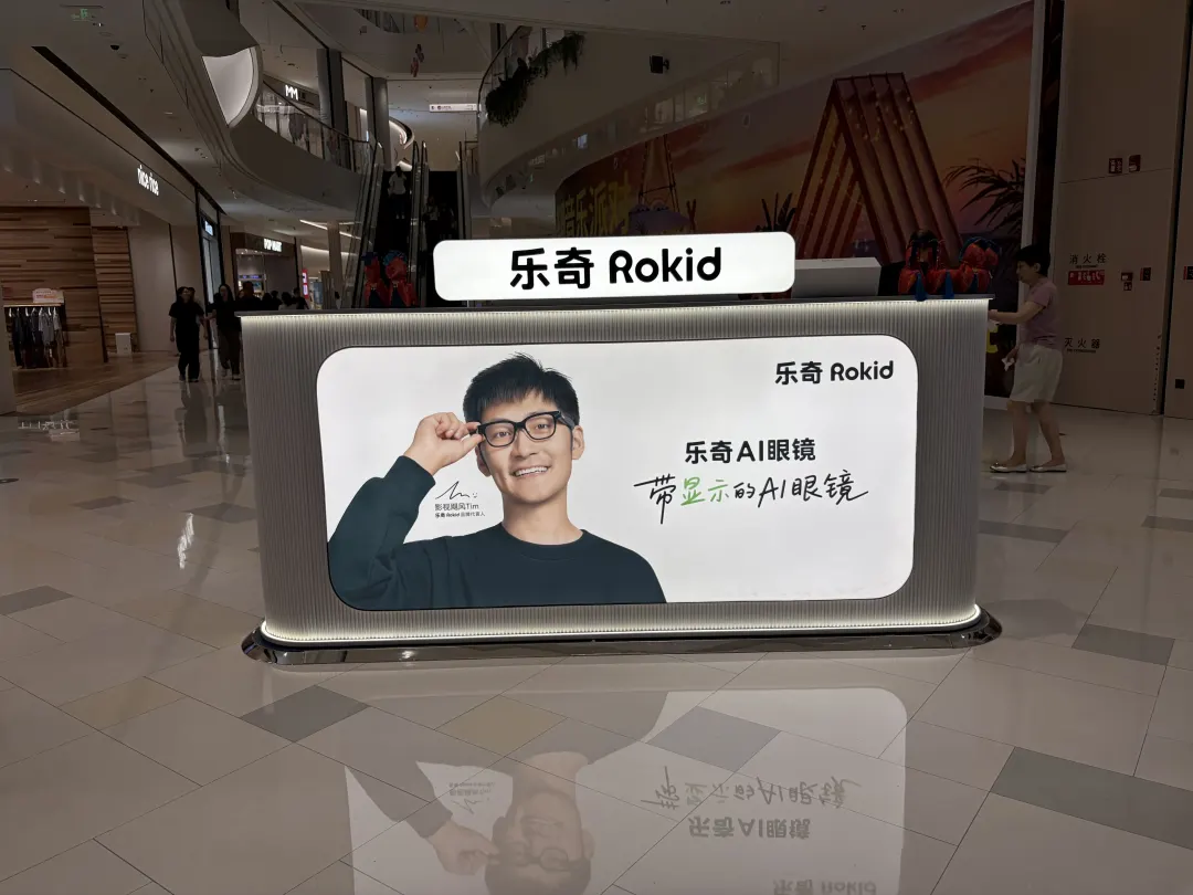 到处都是何同学和潘老师,他们自己会看到吗?
