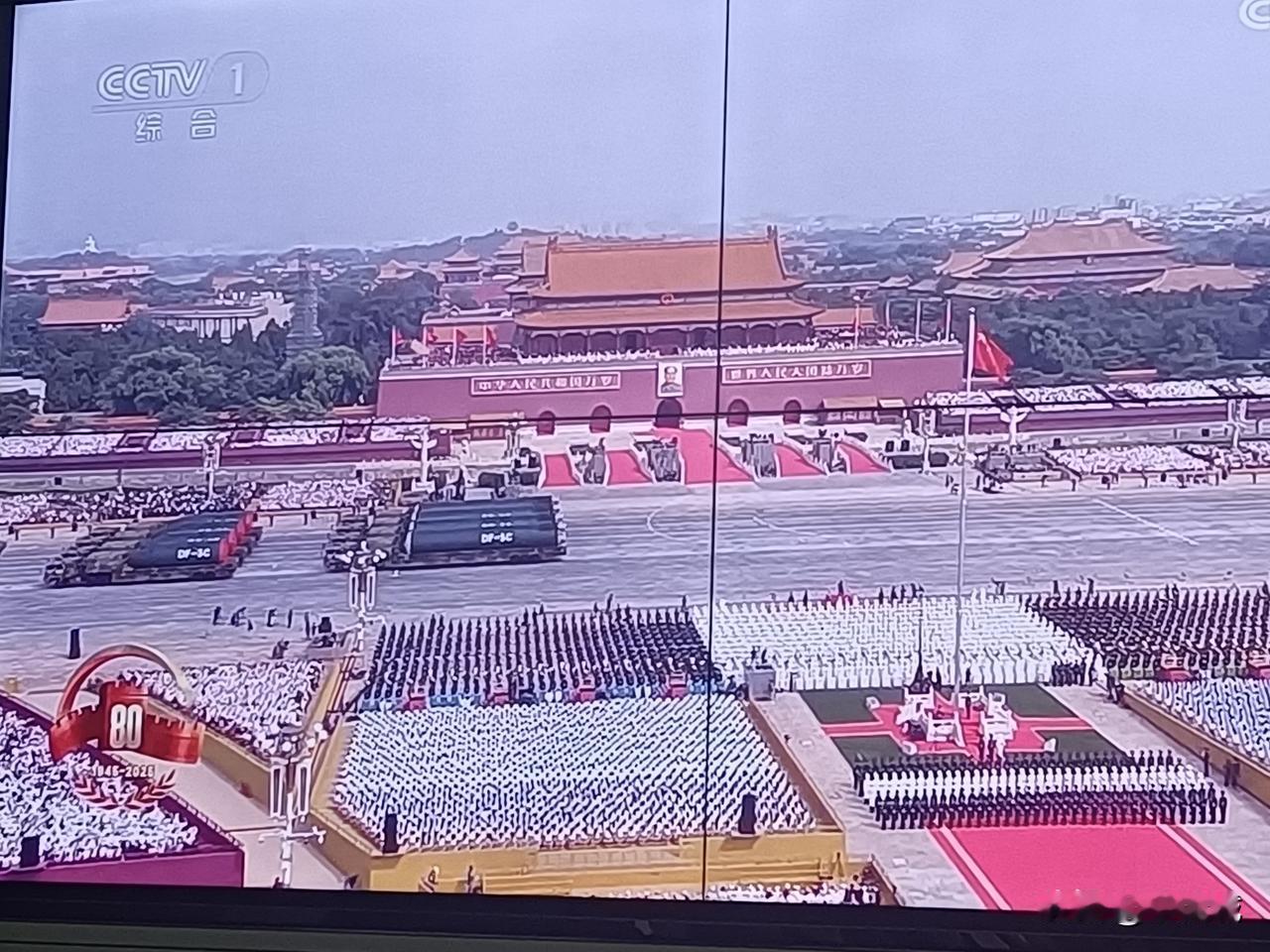 今天阅兵听到最霸气的话：“东风-5C”液体洲际战略核导弹的射程覆盖全球！

“东