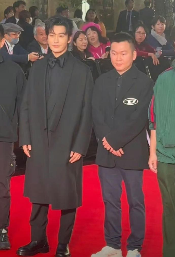 #黄晓明红毯状态#晓明哥状态好得没话说，妥妥赢麻了呀，这看上去最多三十岁！期待他