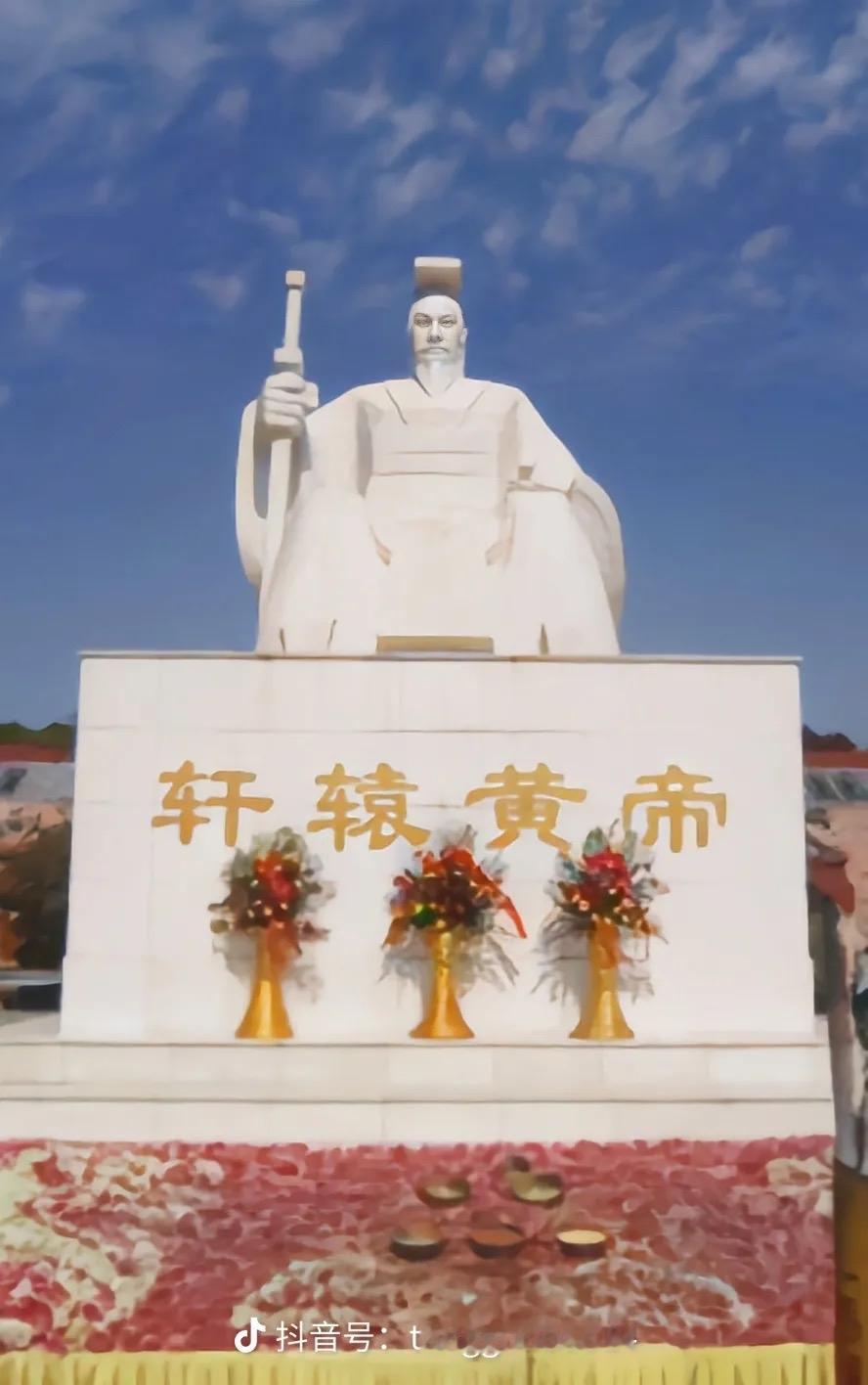 在那遥远而神秘的华夏大地上，天幕如一幅展开的画卷，星辰点缀其上，古老的传说如细腻