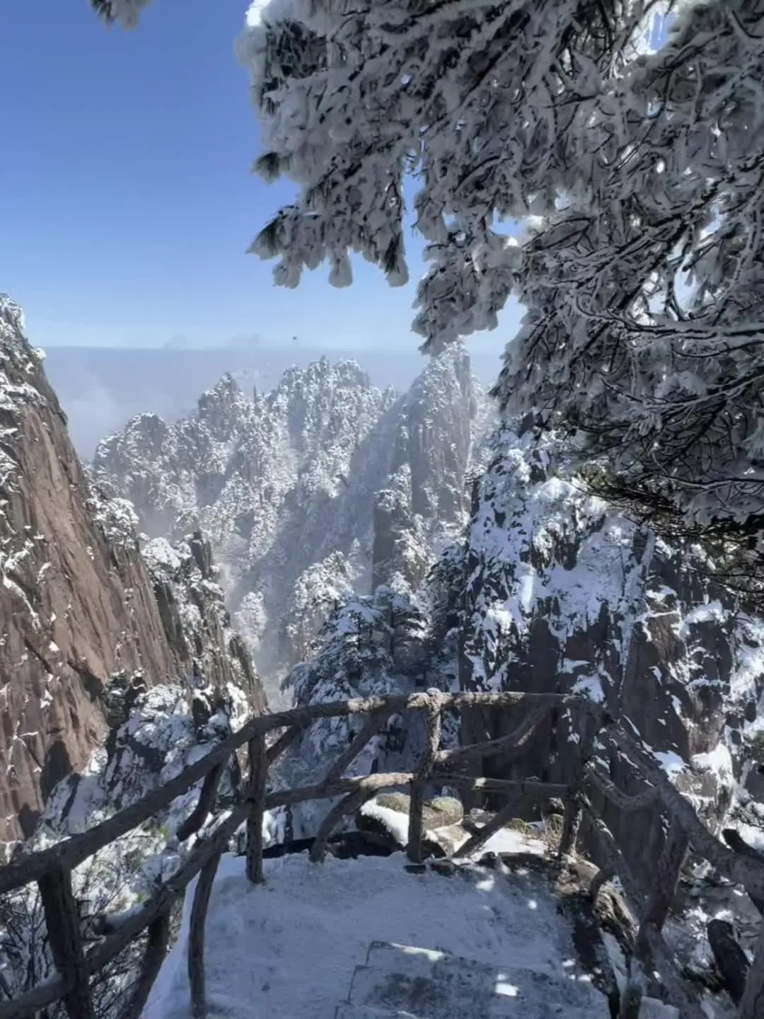 “登黄山，天下无山”