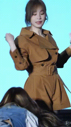 王心凌 什么动作都很可爱，什么歌都很甜，刷到的视频里她几乎都是笑着的，很难不喜欢