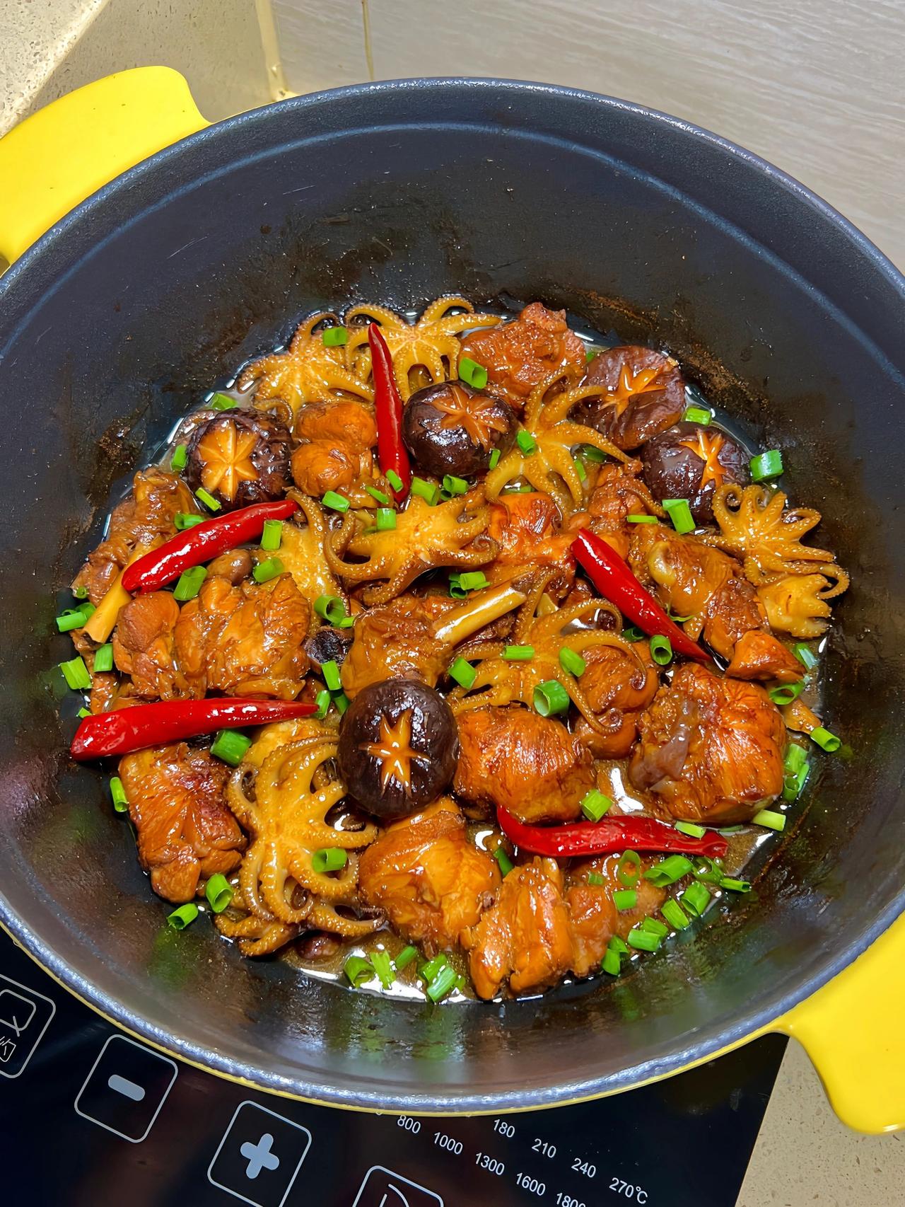 好吃哭了！这个菜的配方一定要发出来！

之前去饭店吃饭吃到过一次鲍鱼烧鸡一直念念