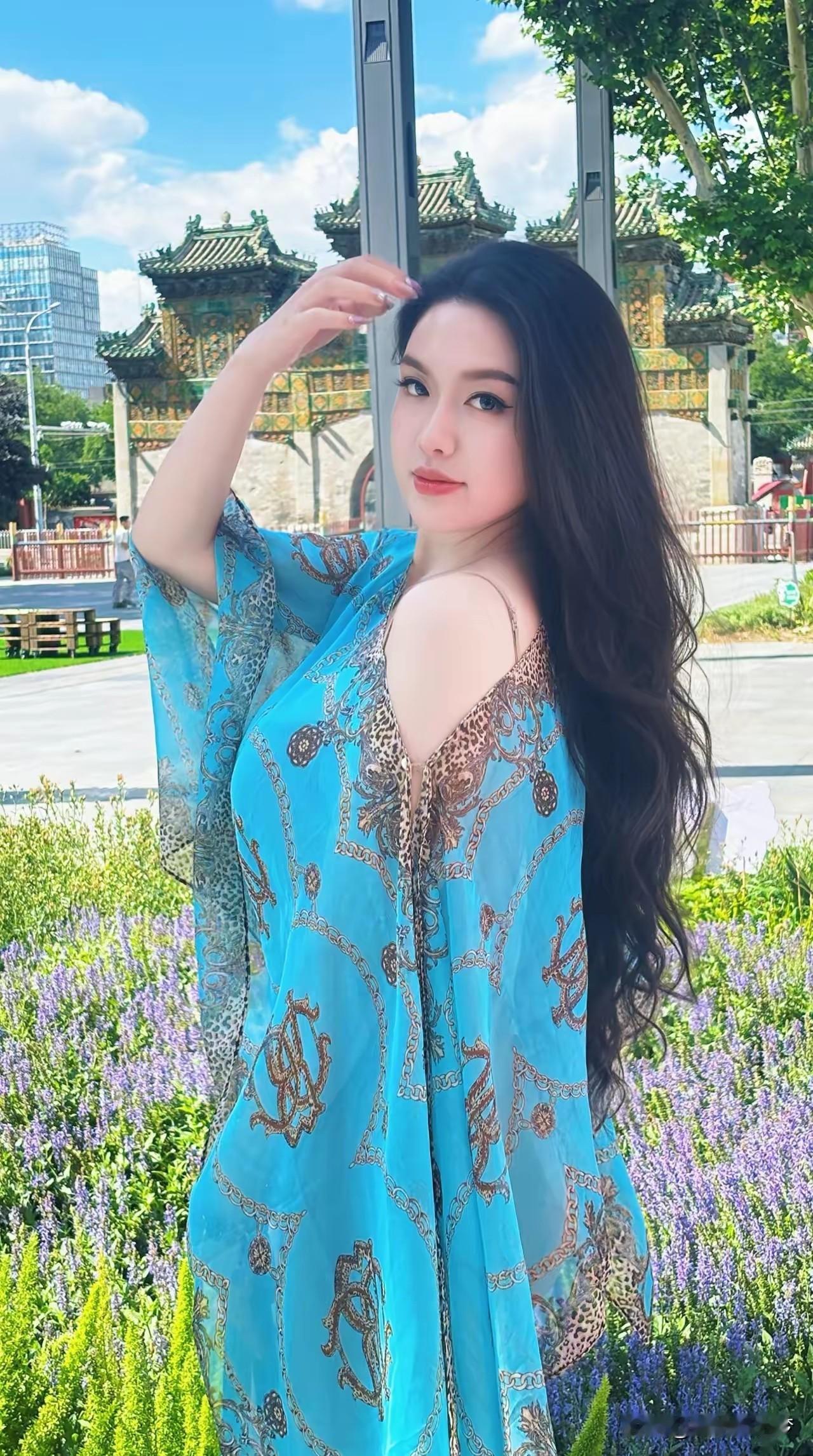 人们惯于议论他人自私，却鲜有人说自己自私。莫背后议论人  莫和别人去诉说