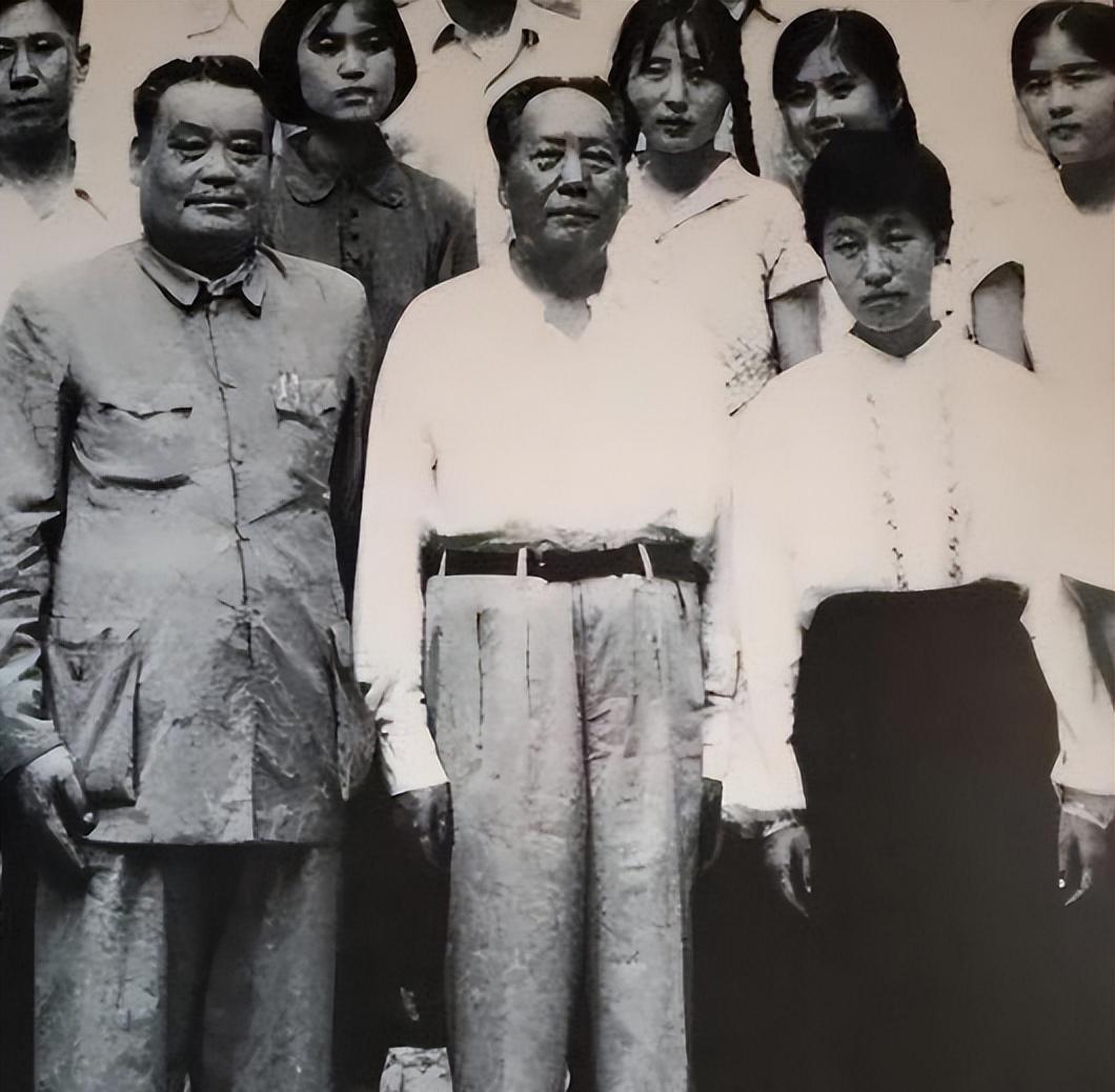 邵式平病情严重，毛主席特派汪东兴与保健医生前往探望，还专门托付一句重要话语！
