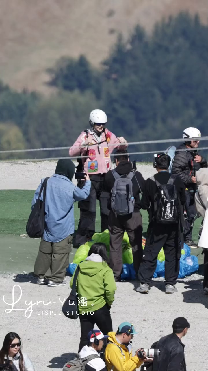 勇敢宇宁先享受世界🫡飞滑翔伞之前还悄悄给自己加油打气了刘宇宁挑战滑翔伞成功刘宇