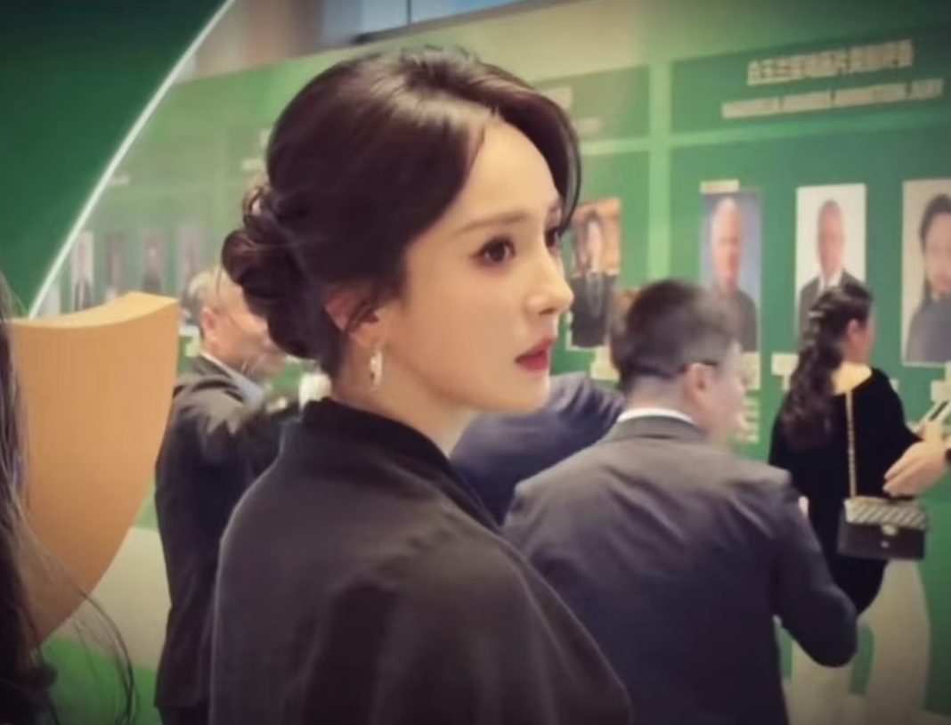 白玉兰预测“作为演员能拥有宁绣绣这样的角色是莫大的荣幸”很开心演员杨幂为我们带来