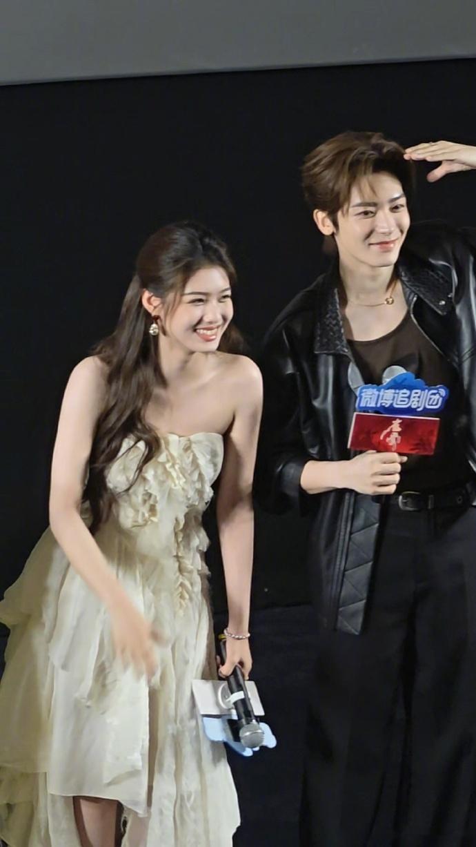 雀骨导演是侯明昊艾米cp粉雀骨导演是萧猫钓鱼cp粉一部剧甜不甜看导演入不入坑，雀