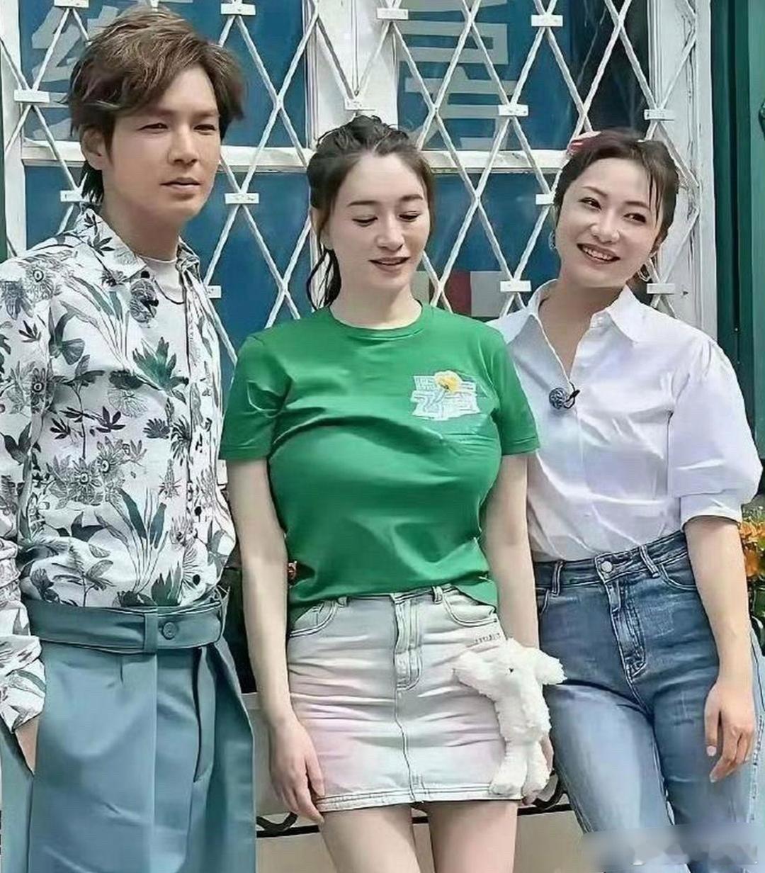 好家伙，李小冉早年无修图，这颜值这身材，怪不得富豪苦追十年。 