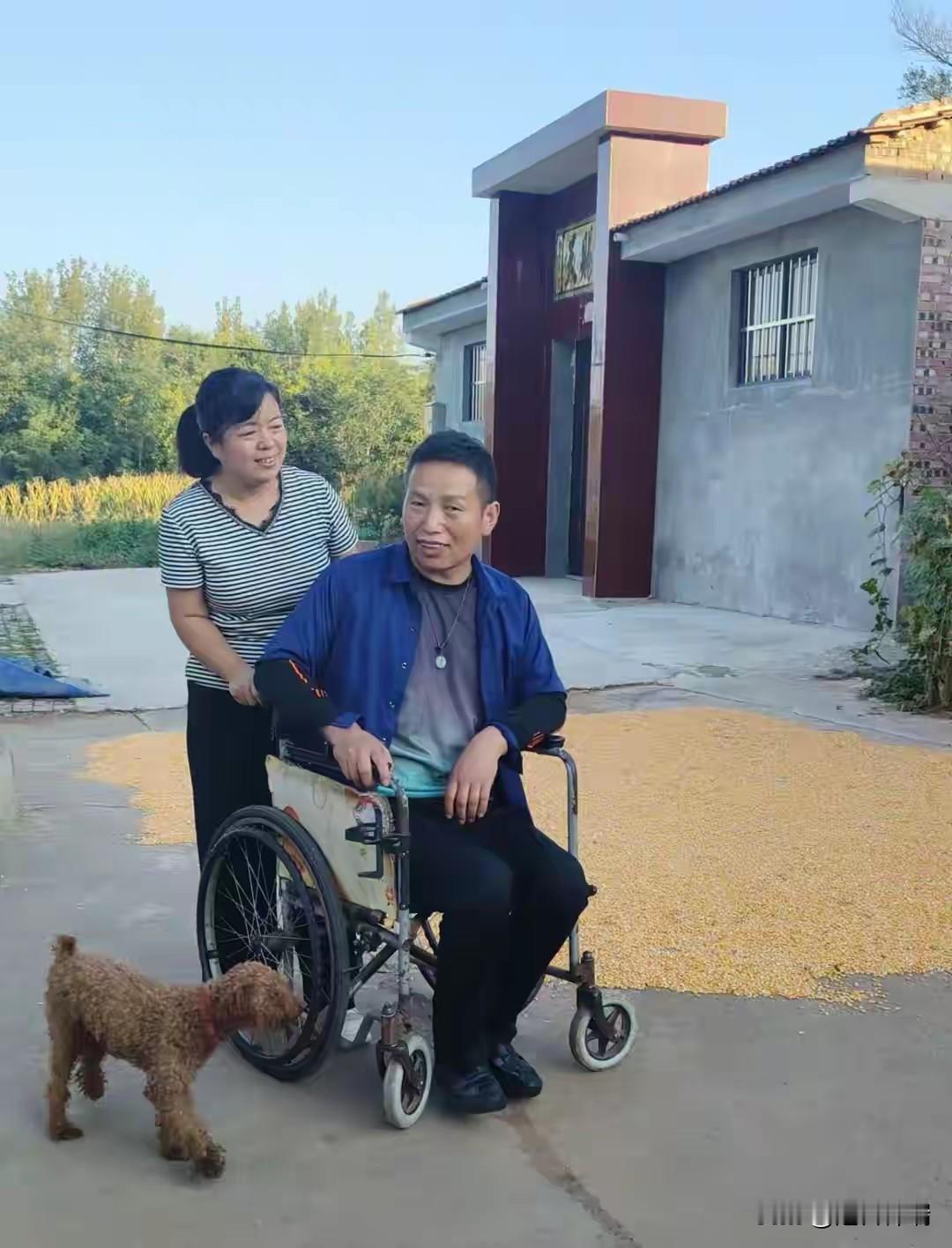 太佩服了！河南一女子刚领证6小时丈夫就车祸瘫痪，她守了19年把丈夫从昏迷守到能拄