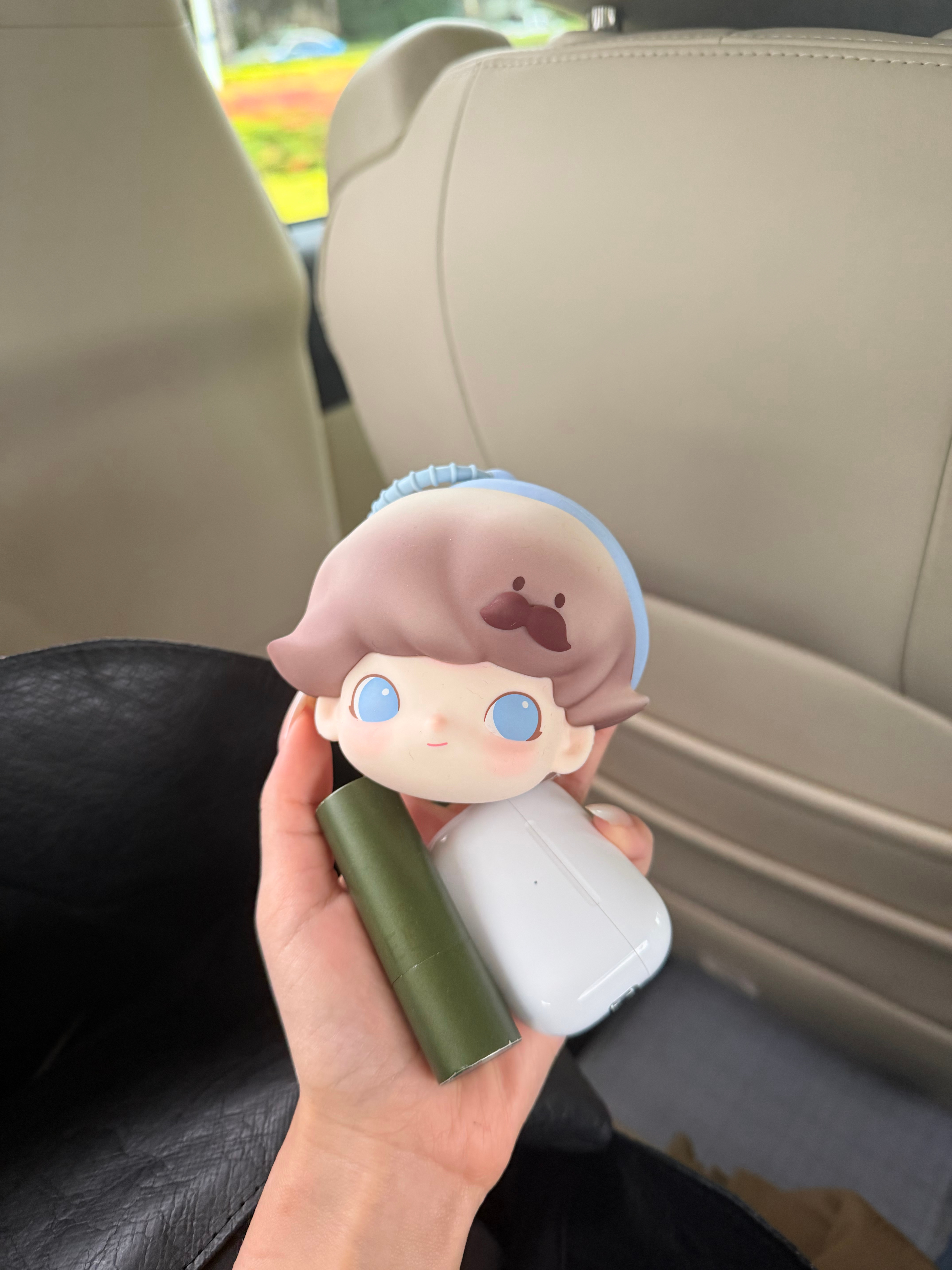 发现泡泡玛特实用东西可以装唇膏和耳机的包