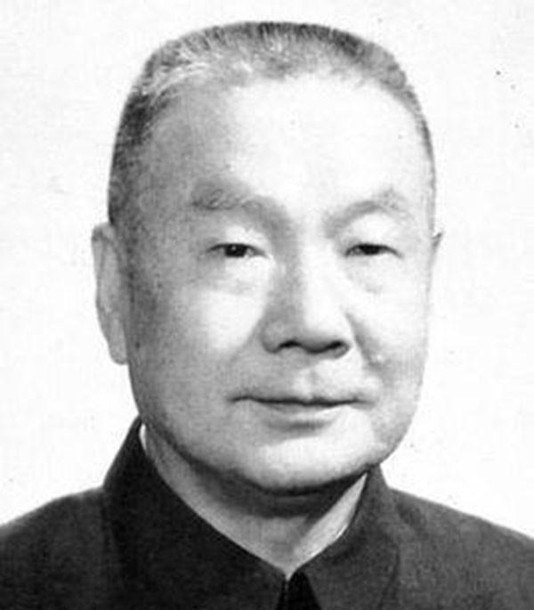 张平化，出生于炎陵石洲乡。1927年11月加入中国共产党，先后担任了红二方面军政