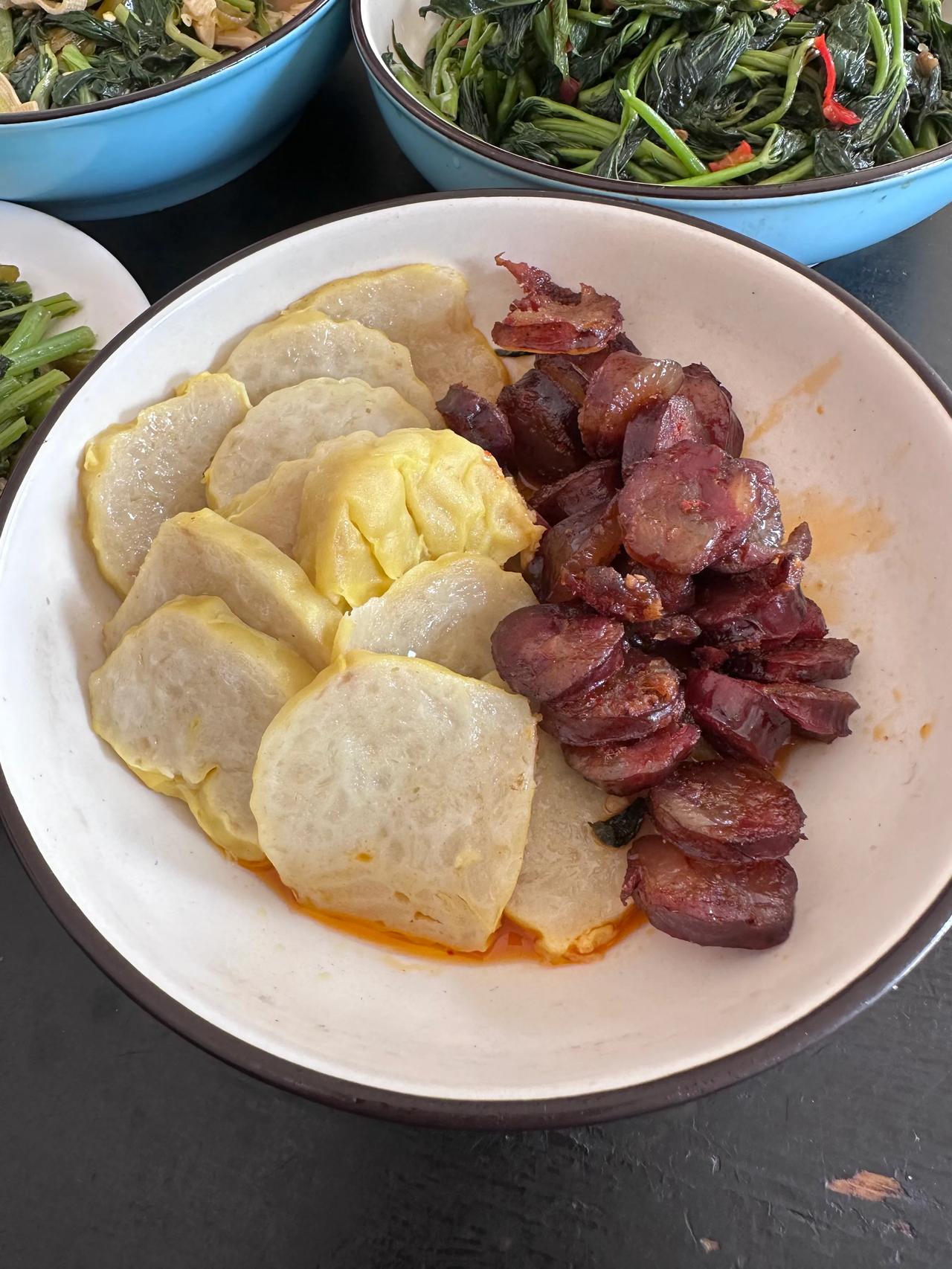 大家好我是西娃子，今天到农户家收了三百多个土鸡蛋，农户们养的鸡今年终于开始生蛋蛋