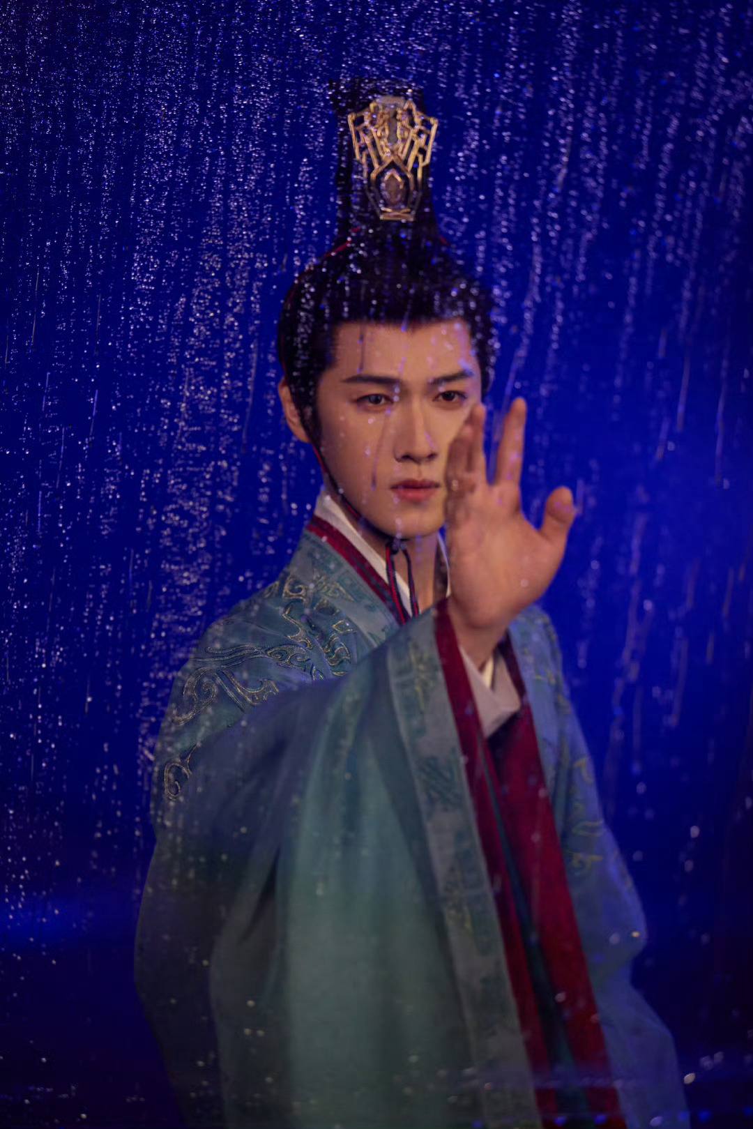 李昀锐归良辰 看到《归良辰》开机的消息，很开心，因为又能与李昀锐塑造的角色相遇，