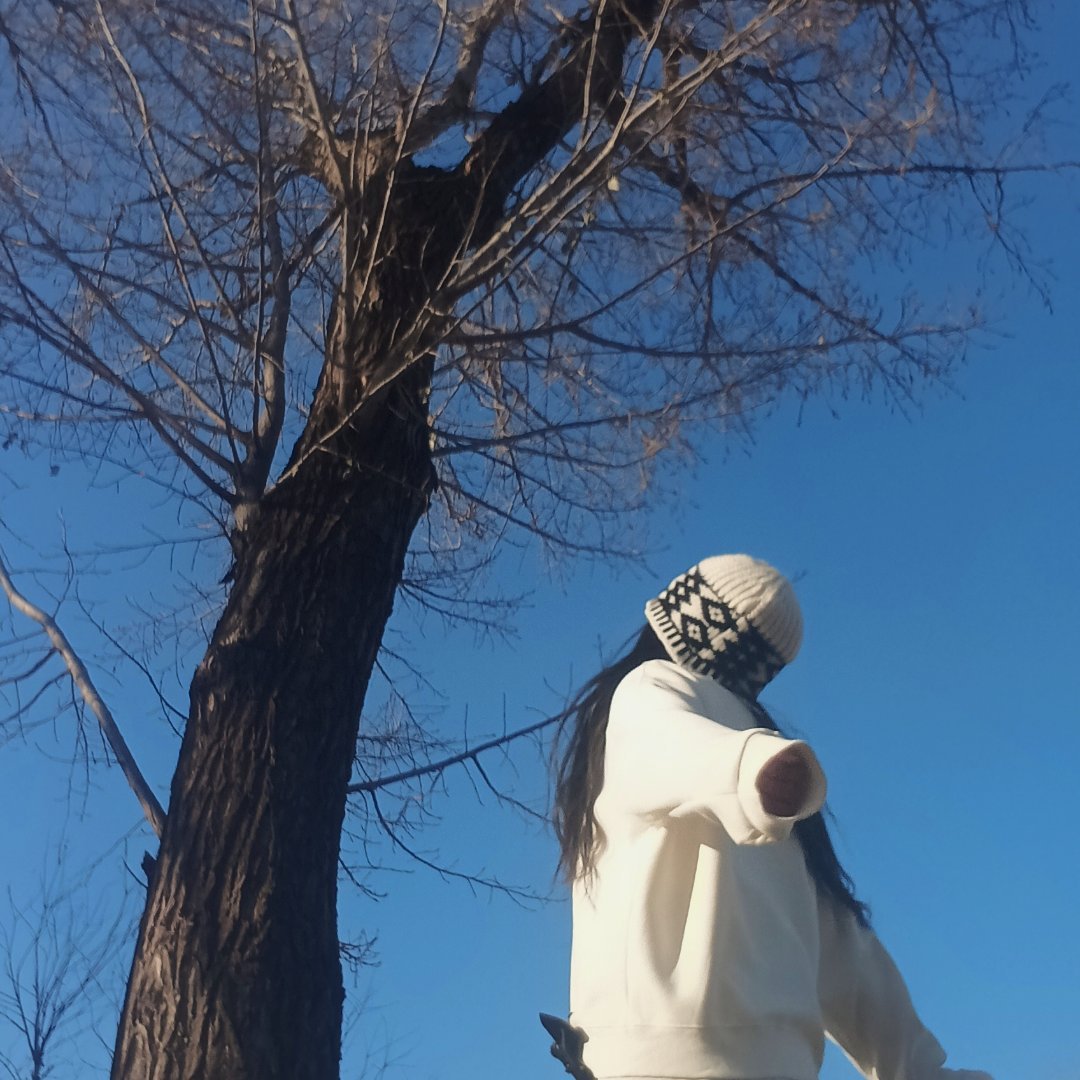 badada同款这顶帽子我买了两个 今天早上我刚戴头上我姥姥就感觉好看哈哈哈 我