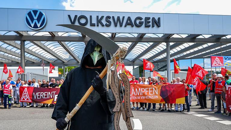 最近，德国经济正经历一场严重的“破产潮”。根据哈雷经济研究所的数据，2026年第