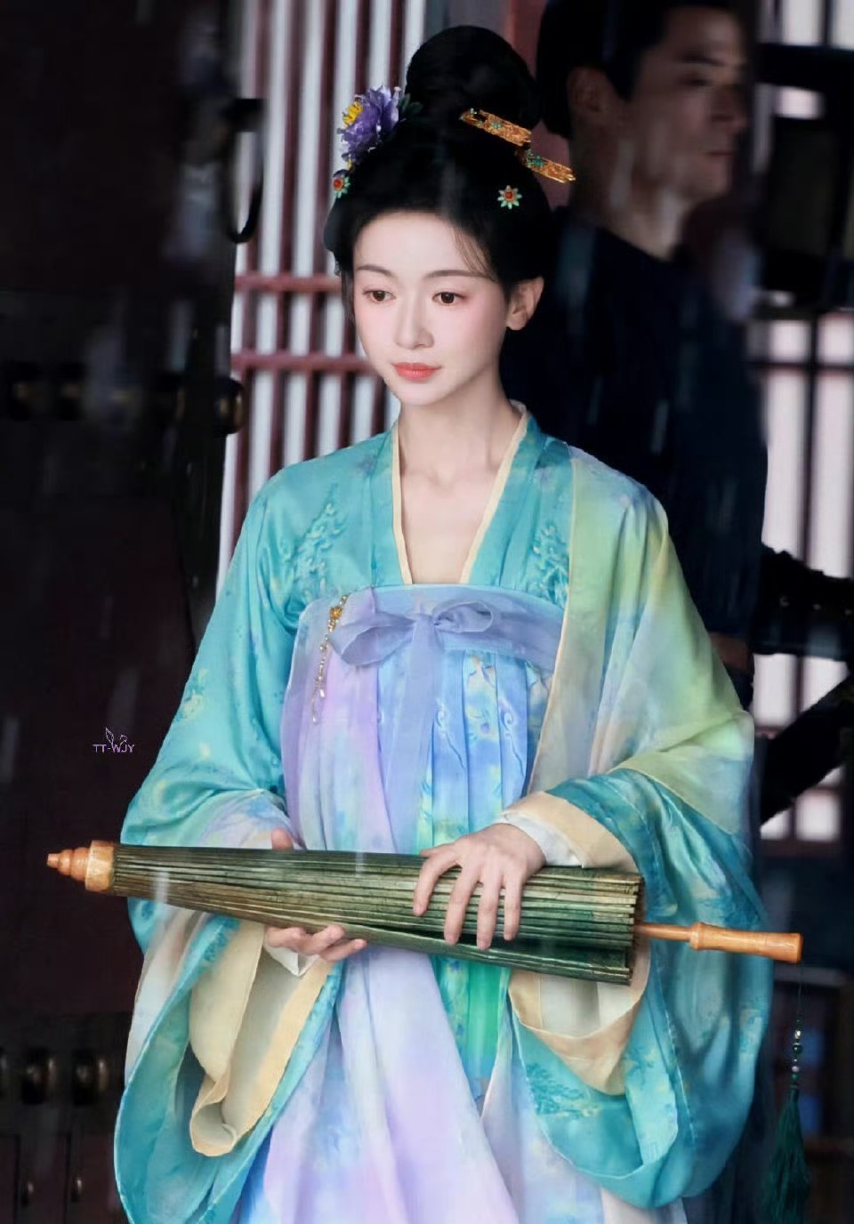 吴谨言《江山为聘》第一套女装路透状态蛮好~ ​​​