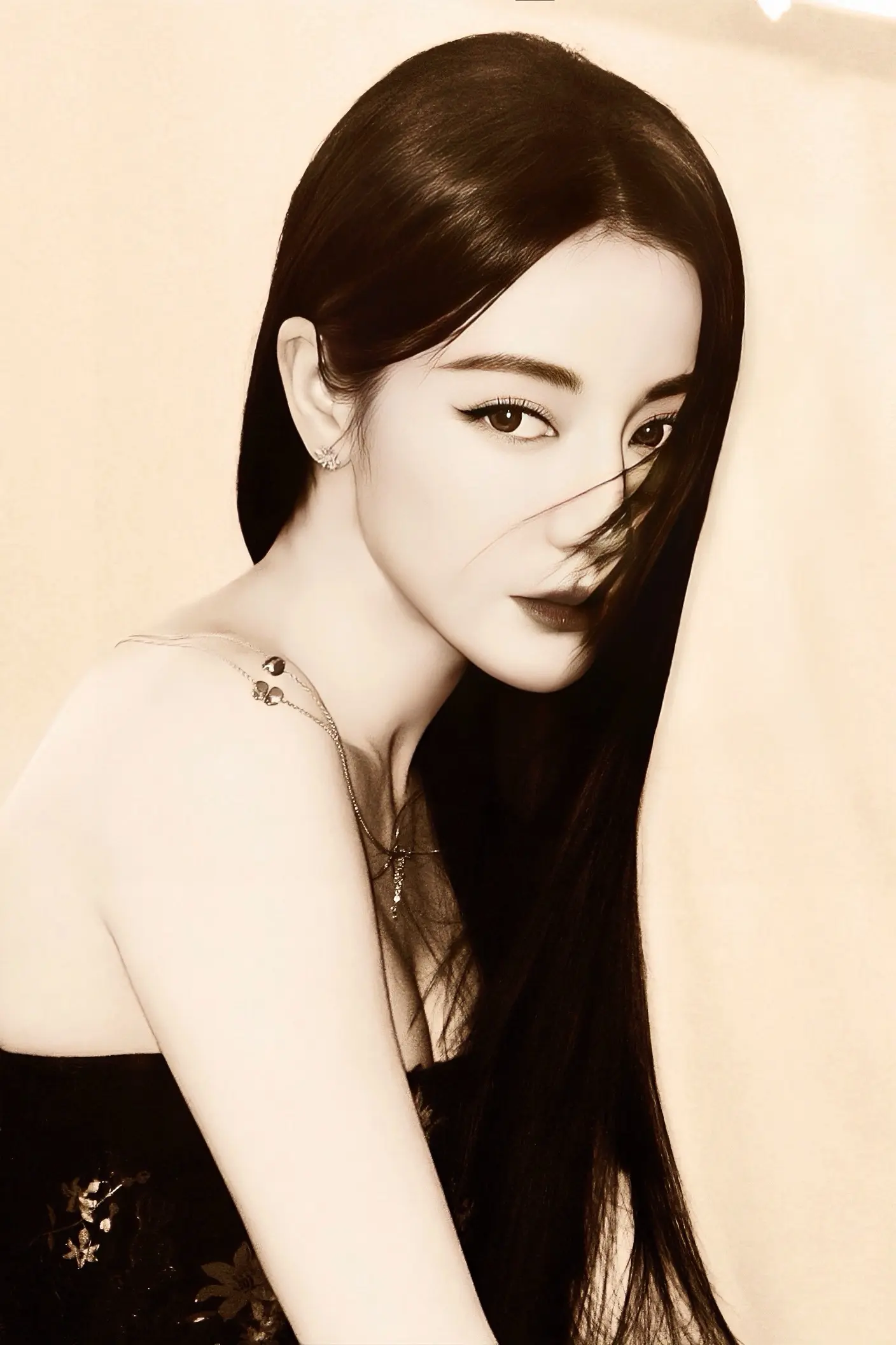 比曲还硬的女人。改了一下滤镜