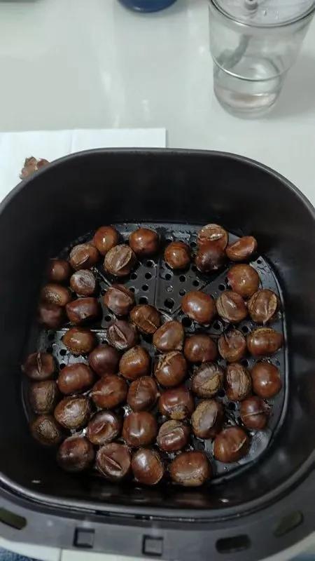 秋天正是吃板栗的季节，唐山的板栗是出了名的好吃，甘甜粉糯。而今年的板栗特别便宜，