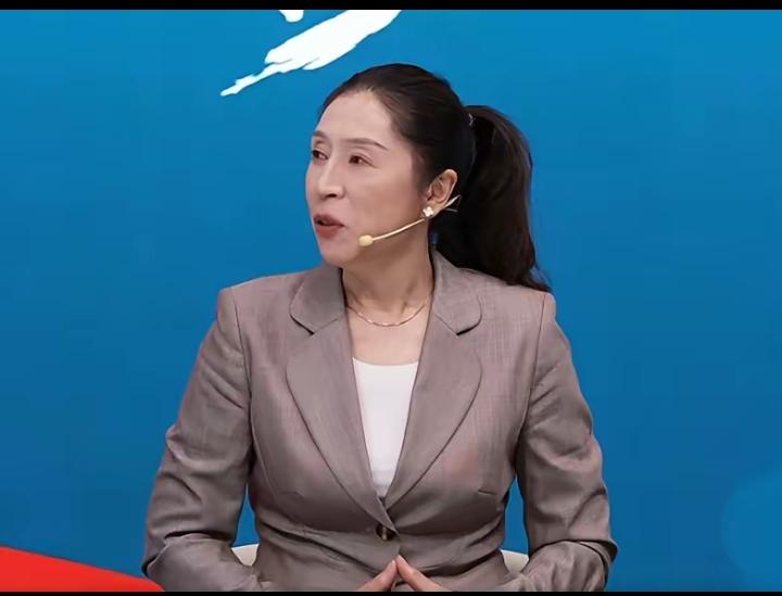 “比中国女篮输给法国更难受的是，没有人觉得能赢，除了郑薇。首先我们要说明的是，中