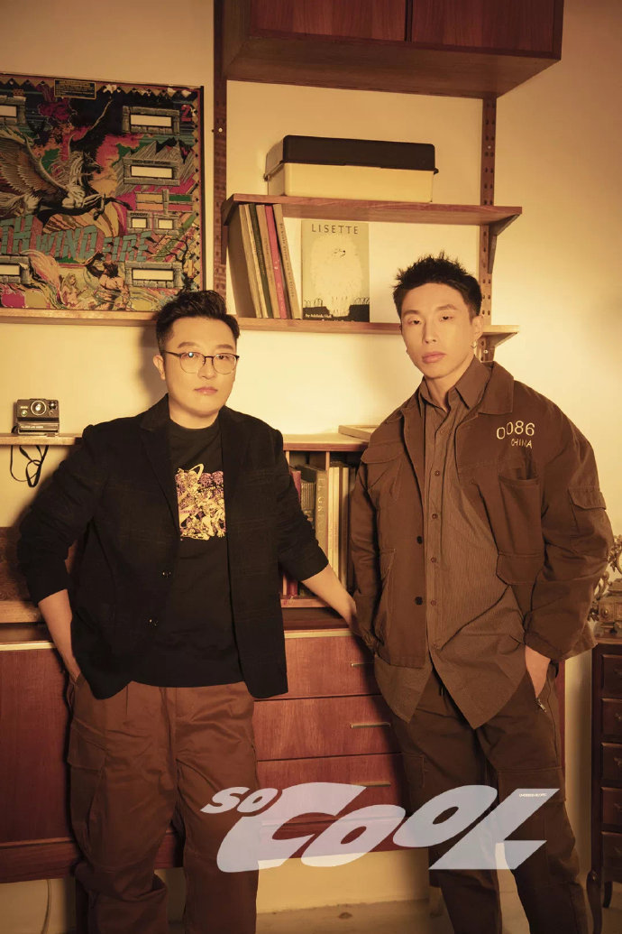 一组六年前烧饼曹鹤阳拍摄的杂志与现在相比有啥变化？ 