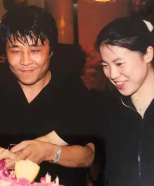 2001年，郭斌和王楠相恋，王楠的父母知道后，就对郭斌说:“你不仅年纪大，而且还