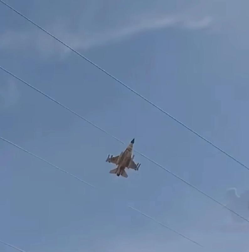 委内瑞拉空军F-16和苏-30在紧张局势加剧之际开始巡逻！
委内瑞拉的F - 1