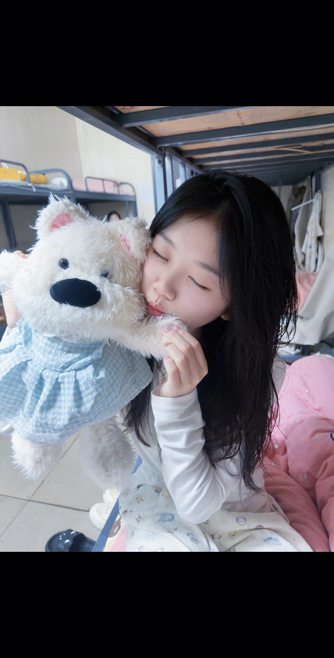 我的少女时代。我的少女时代是随心所欲 是刚洗完头拥有散发香味蓬松的头发...