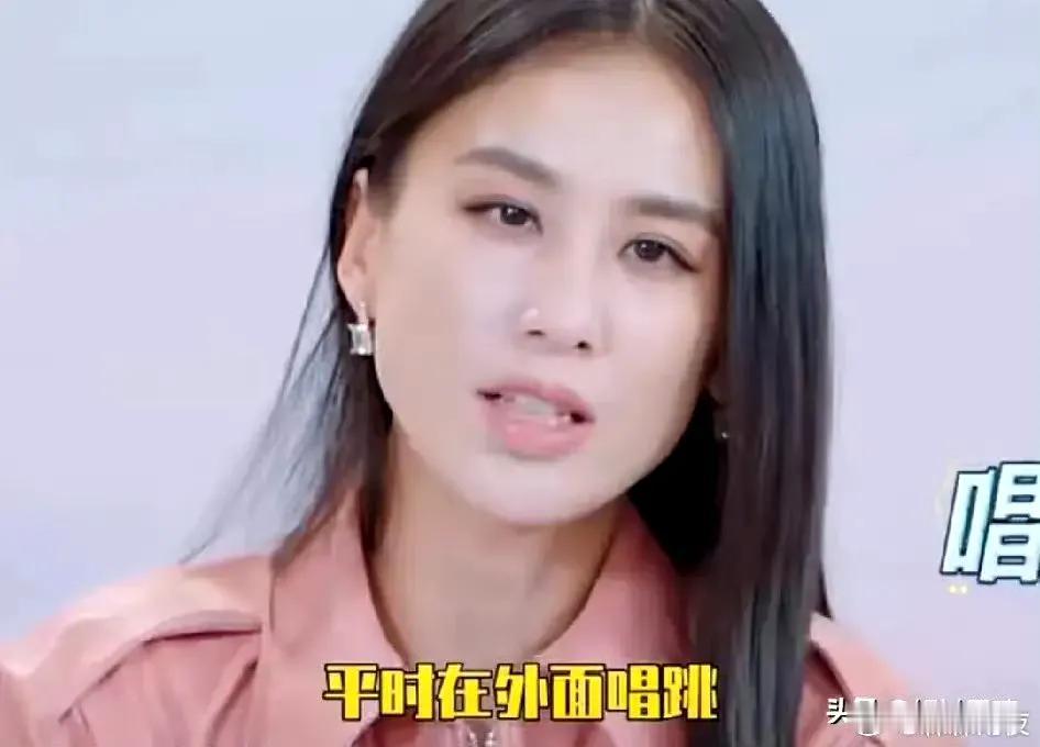 当黄圣依和杨子撕开婚姻假面，闹着要离婚后，才突然明白4年前黄圣依说的：“平时在外